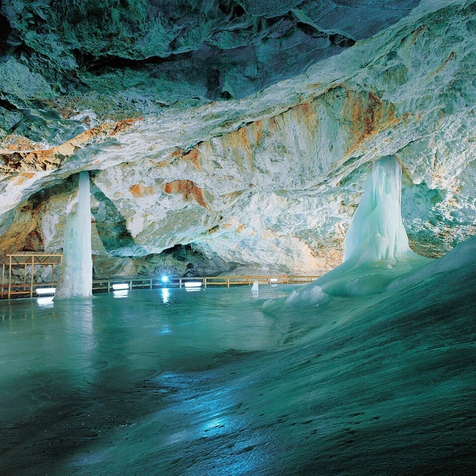 lodowa-jaskinia